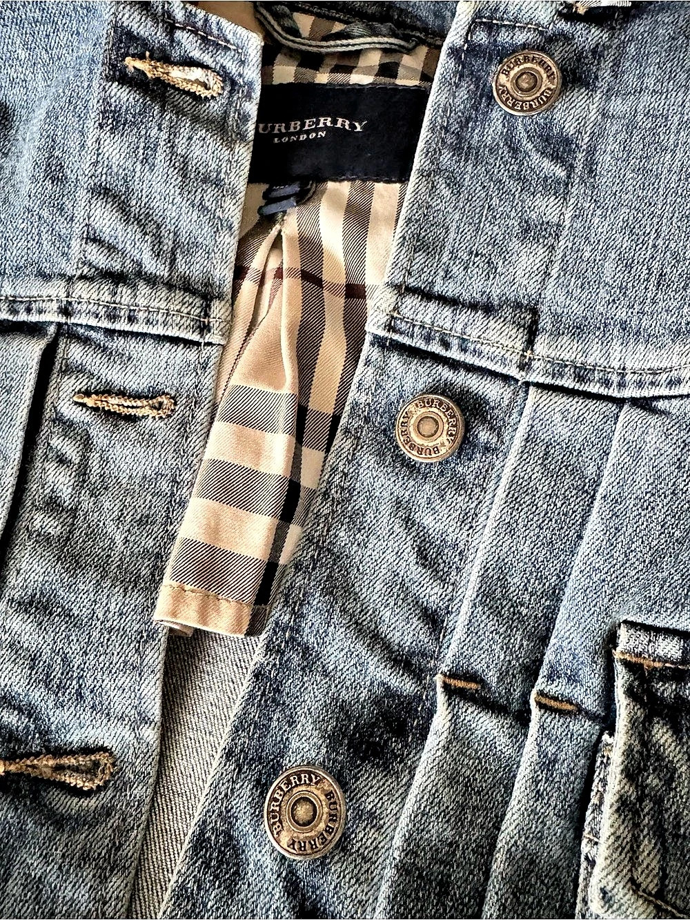 Burberry Denim Jacket in Blue Size 6 EUC - Picture 13 of 16
